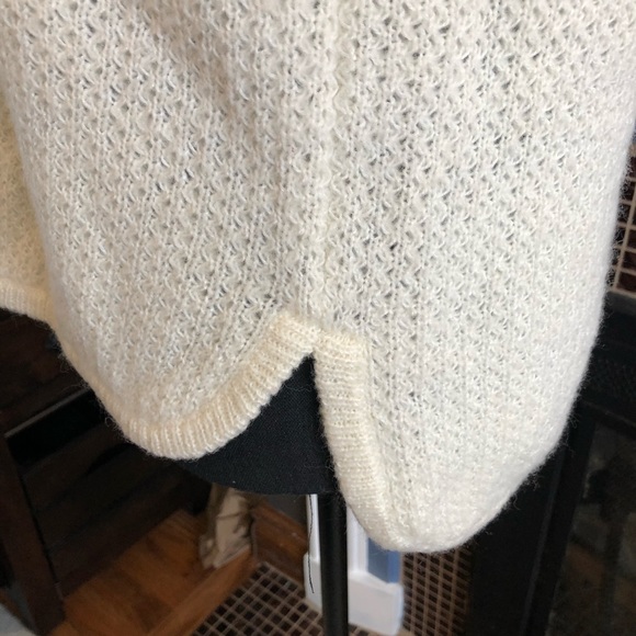 Ann Taylor cream knit sweater, lightweight, sz M - Picture 3 of 4